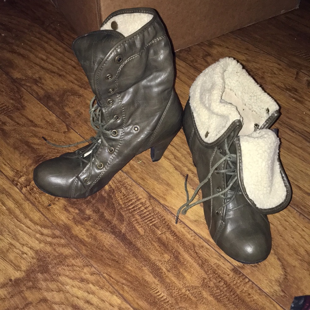 Green kitten faux fur boots